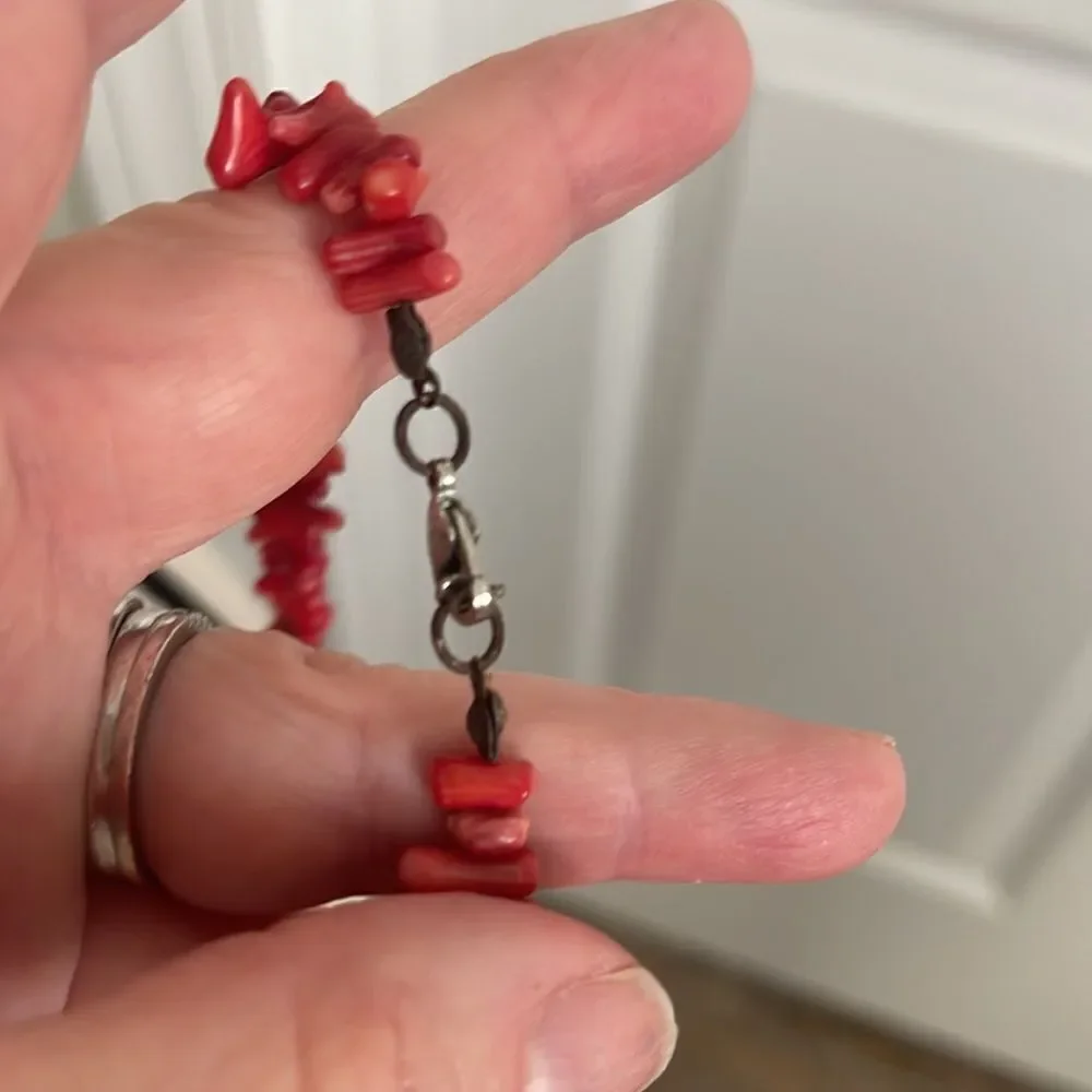 Beautiful coral beaded necklace.  Bought this at an estate sale.